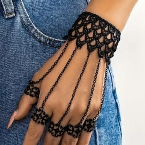 Elegant Black Lace Hand Chain Gloves